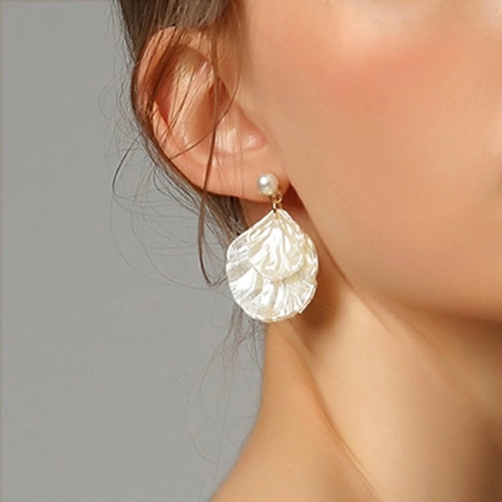 Faux Pearl Shell Shaped Drop Earrings
